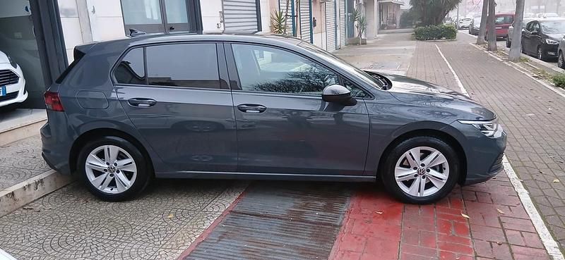 Usata VW Golf VIII Style 115 CV (84 kW) 2020 Grigio Berlina