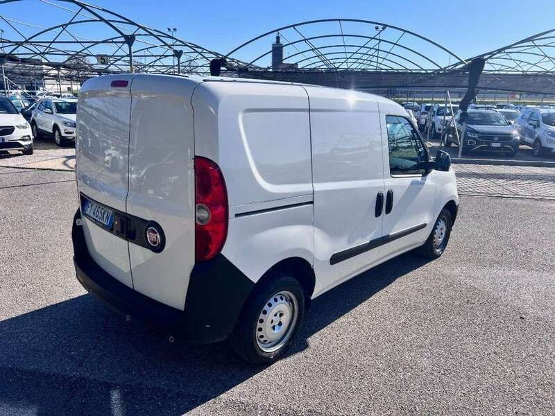 Usata Fiat Doblò Lounge 105 CV (77 kW) 2019 Bianco Monovolume