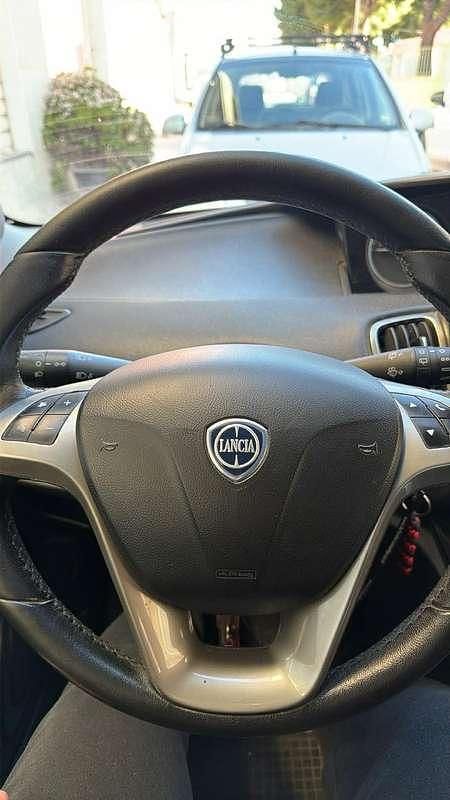 Usata Lancia Ypsilon Gold 95 CV (69 kW) 2017 Utilitaria