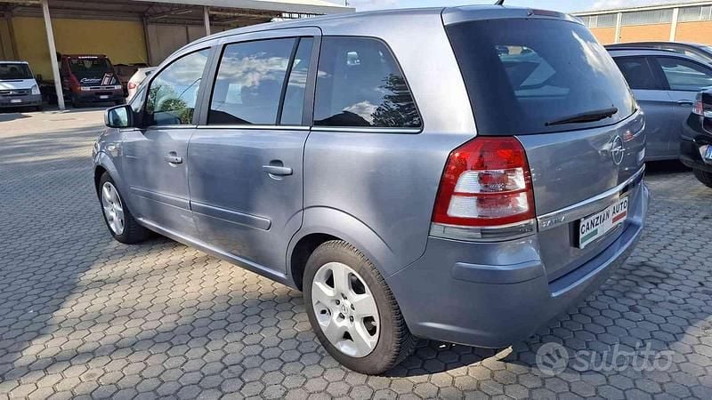 Usata Opel Zafira 140 CV (102 kW) 2010 Grigio Monovolume