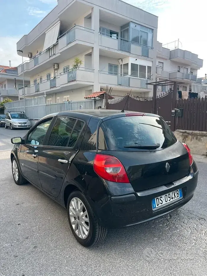 Usata Renault Clio II LE 86 CV (63 kW) 2008 Nero Berlina