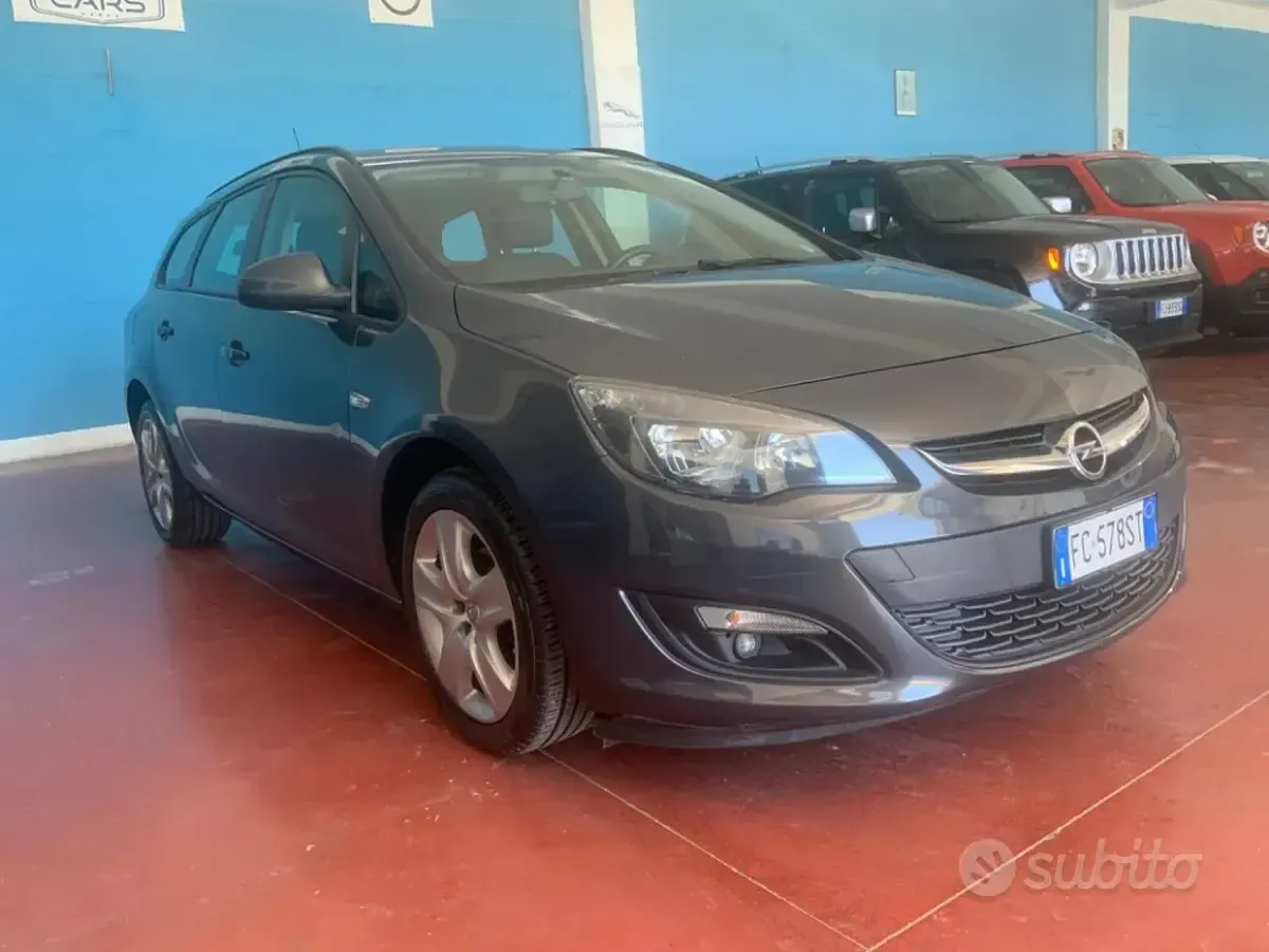 Usata Opel Astra 140 CV (102 kW) 2016 Grigio Station wagon