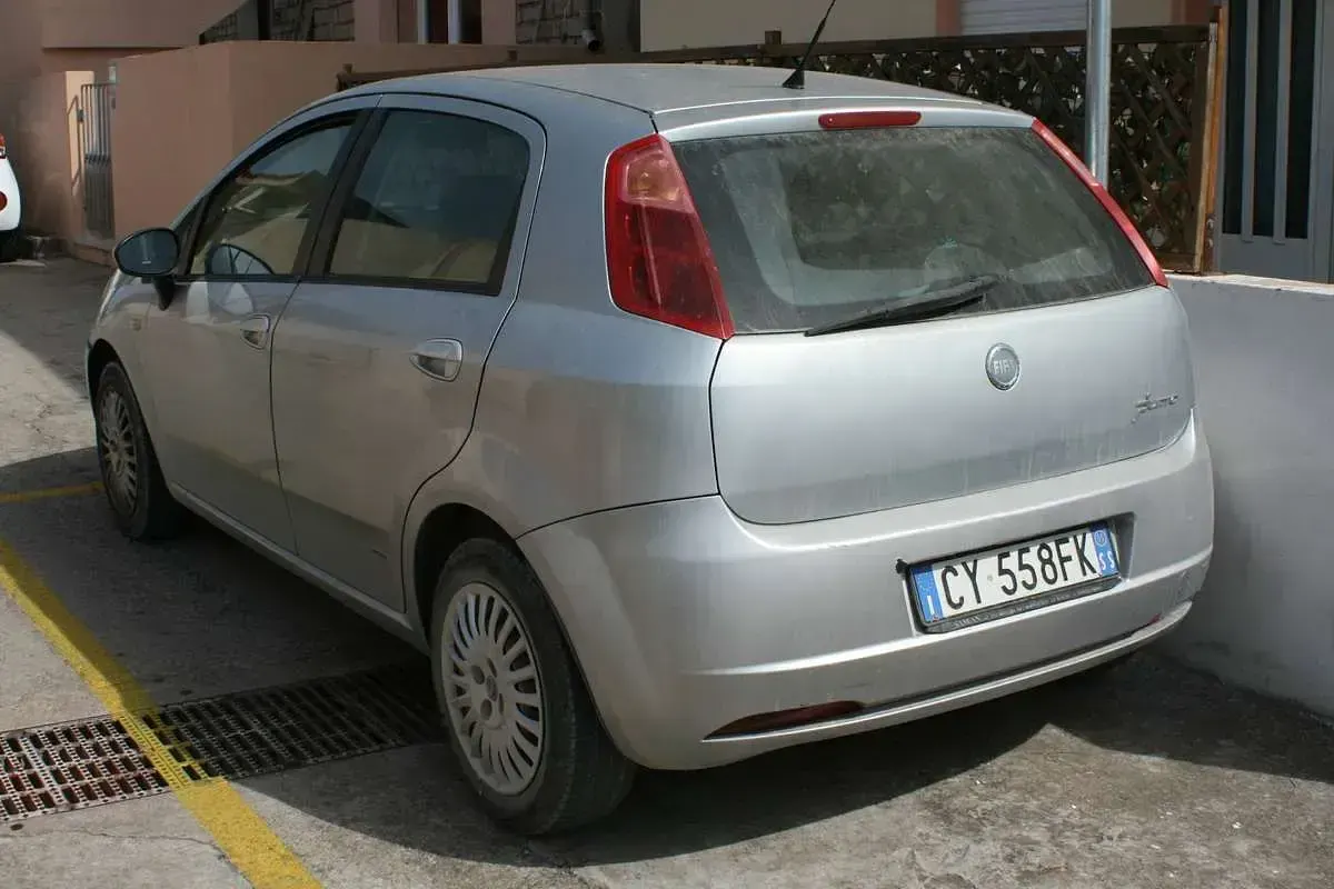 Usata Fiat Grande Punto Dynamic 65 CV (47 kW) 2005 Grigio Utilitaria