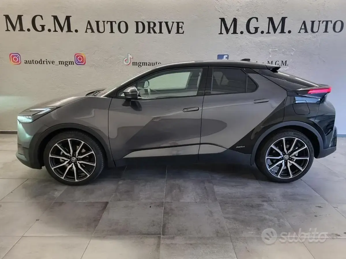 Usata Toyota C-HR+ Sport 152 CV (111 kW) 2024 Grigio SUV