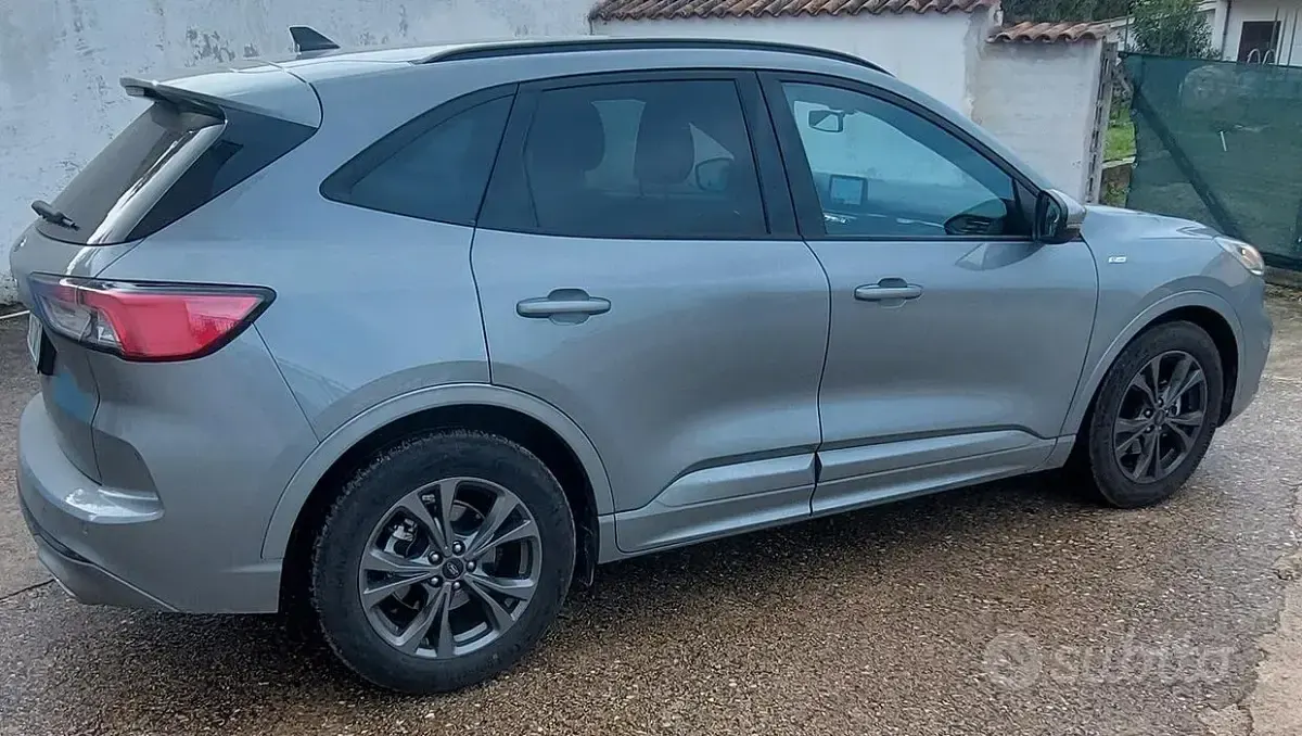 Usata Ford Kuga ST-Line 120 CV (88 kW) 2022 Grigio SUV
