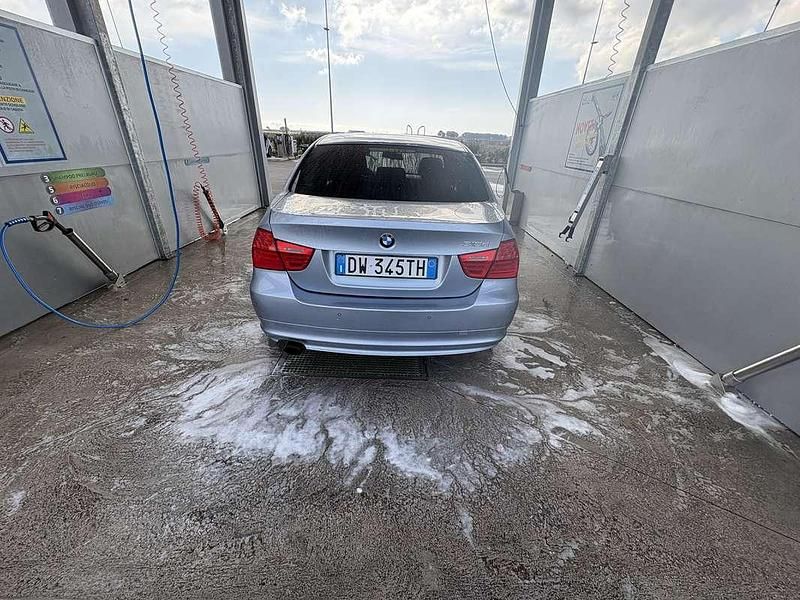 Usata BMW 318 143 CV (105 kW) 2009 Berlina