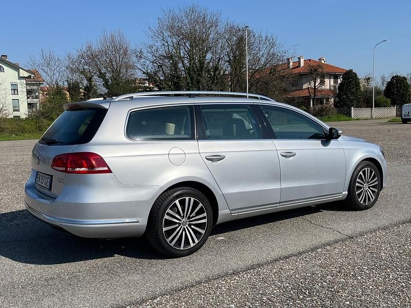 Usata VW Passat Highline 140 CV (102 kW) 2012 Argento Station wagon