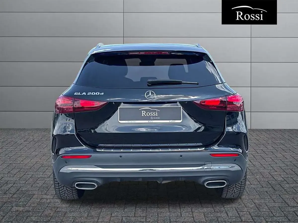 Usata Mercedes GLA200 Advanced Plus 150 CV (110 kW) 2024 Nero metallizzato SUV