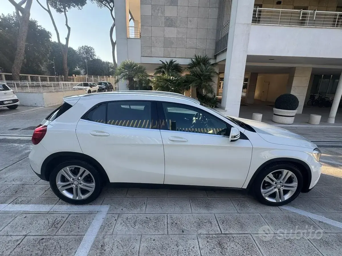 Usata Mercedes GLA200 136 CV (100 kW) 2015 Bianco SUV