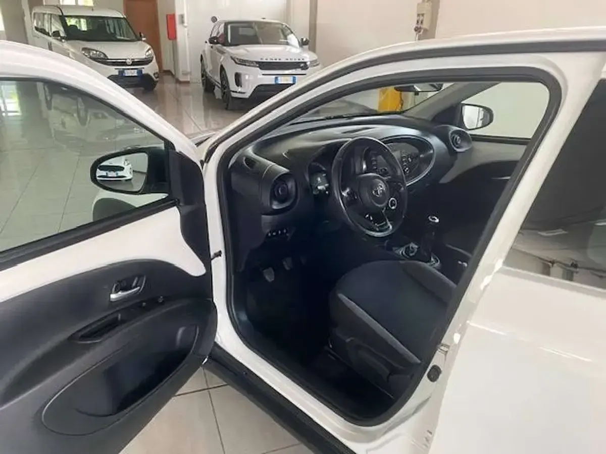 Usata Toyota Aygo X Active 72 CV (52 kW) 2023 Bianco SUV