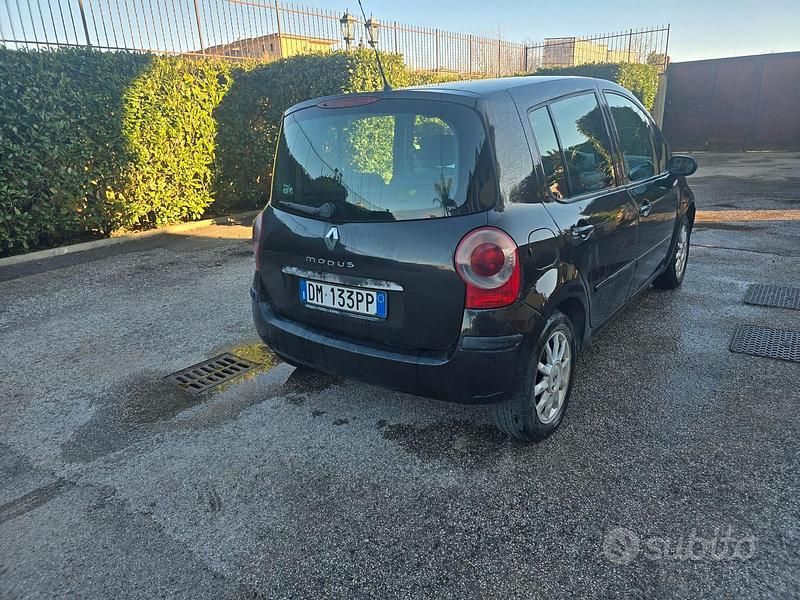 Usata Renault Modus 75 CV (55 kW) 2008 Nero Monovolume