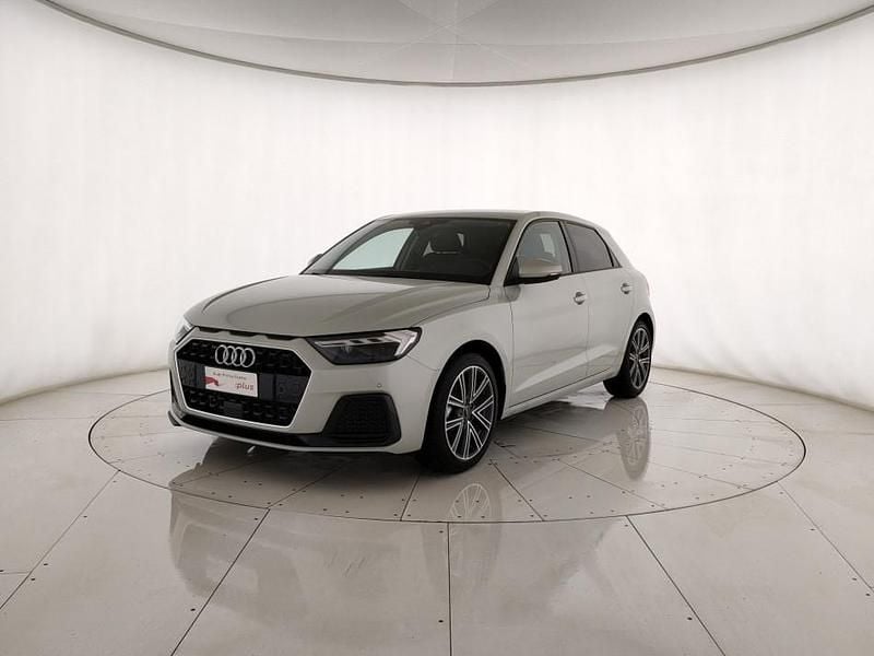 Grigio chiaro Usata 2025 Audi A1 Sportback Advanced Plus Utilitaria | 30.900 € (Cara) - Immagine 1/4