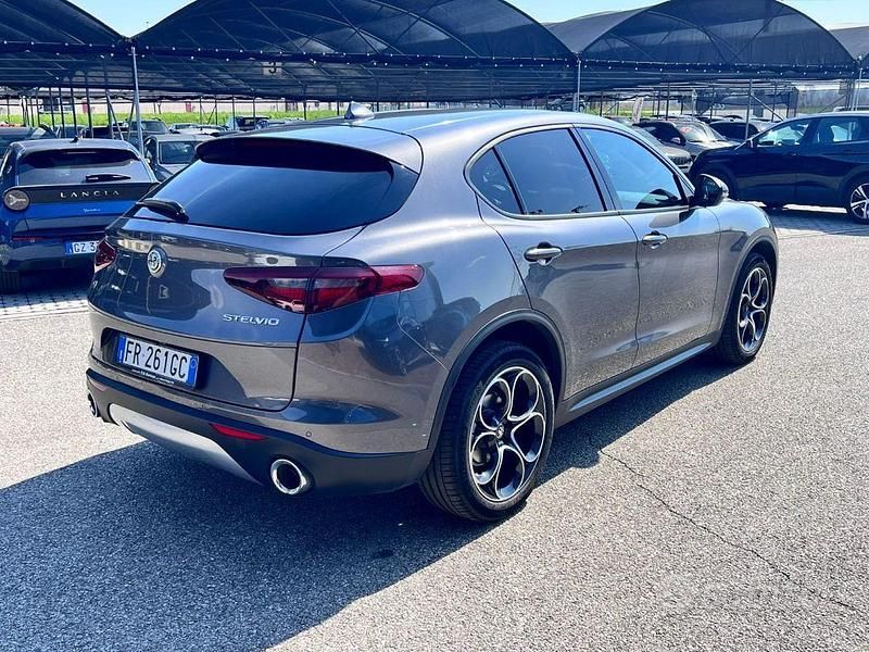 Usata Alfa Romeo Stelvio Executive 210 CV (154 kW) 2018 Grigio SUV
