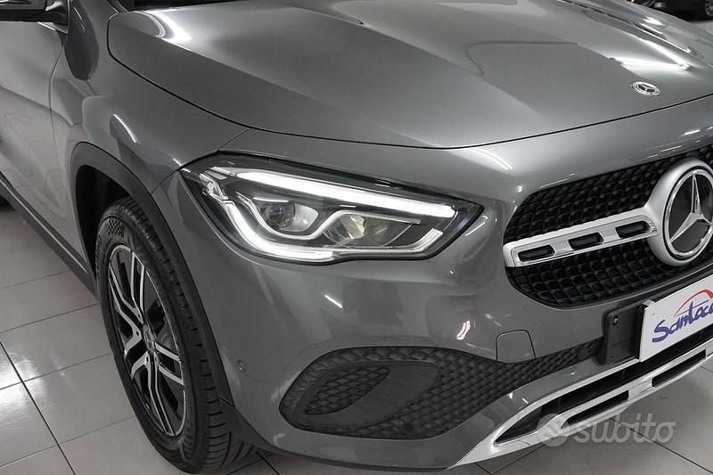 Usata Mercedes GLA180 115 CV (84 kW) 2020 Grigio SUV