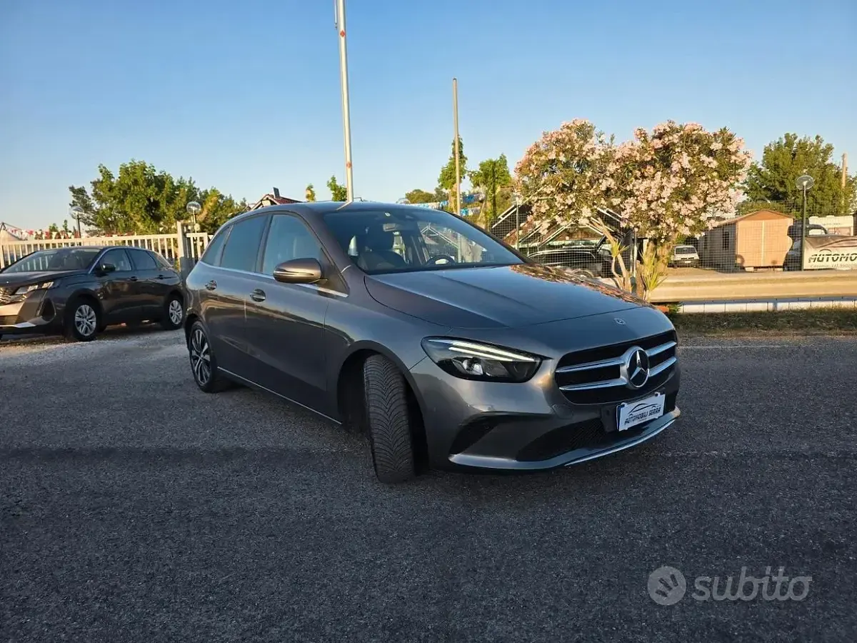 Usata Mercedes B180 Business 116 CV (85 kW) 2021 Grigio Utilitaria