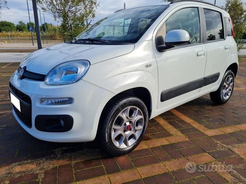 Usata Fiat Panda 4x4 S 95 CV (69 kW) 2016 Bianco pastello Utilitaria