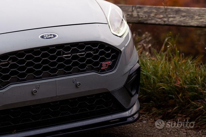 Usata Ford Fiesta ST 205 CV (150 kW) 2019 Grigio Utilitaria
