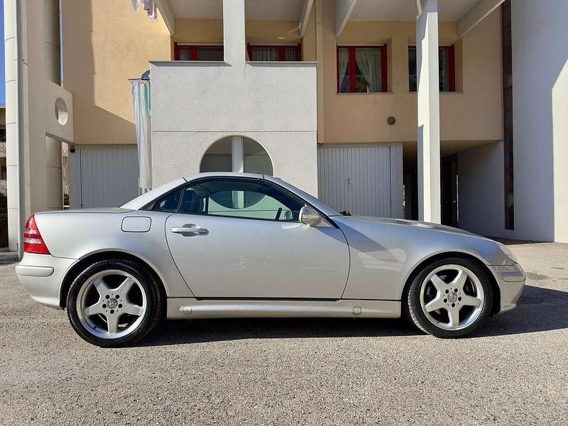 Usata Mercedes SLK320 218 CV (160 kW) 2000 Argento Cabrio