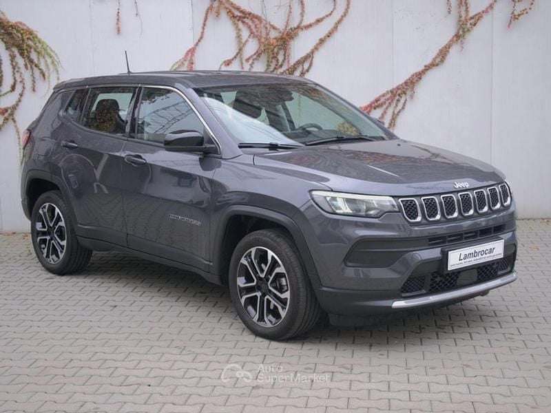 Grigio scuro Usata 2024 Jeep Compass Altitude SUV | 26.900 € (Buon prezzo) - Immagine 1/4