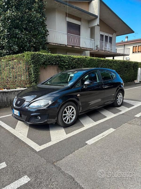 Occasion Seat Leon Reference 105 ch (77 kW) 2011 Noir Citadine