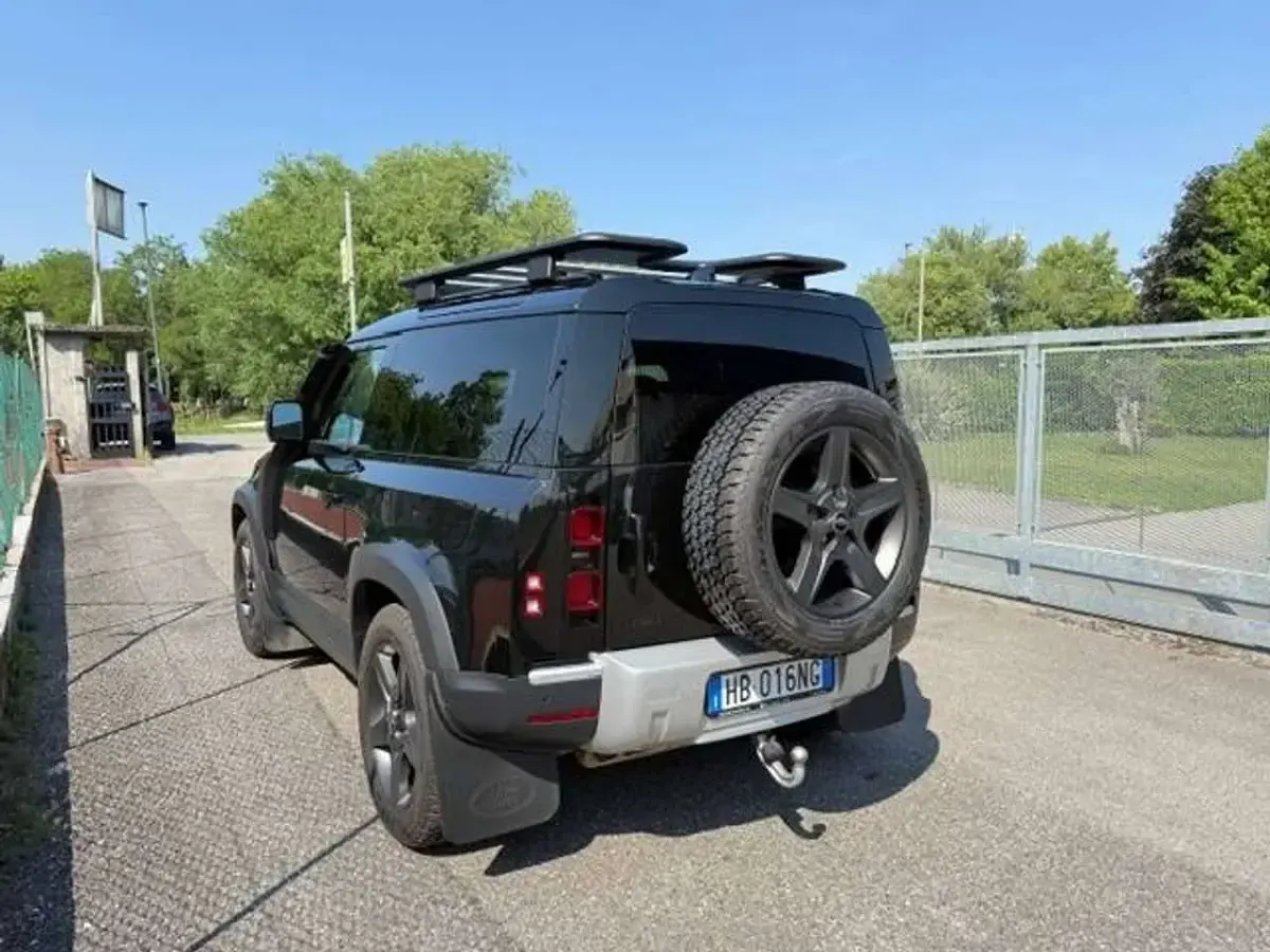 Usata Land Rover Defender 200 CV (147 kW) 2025 Santorini black SUV