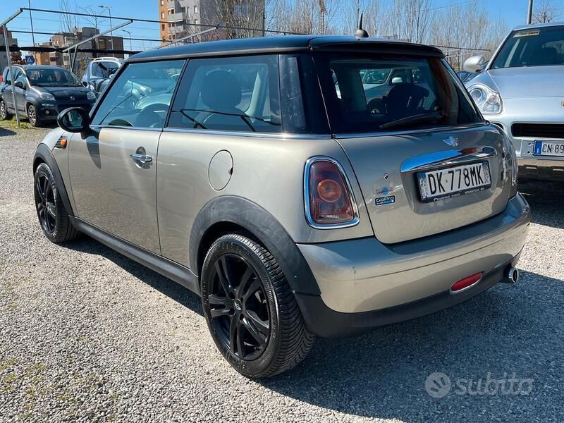 Usata Mini Cooper D 109 CV (80 kW) 2007 Oro Utilitaria