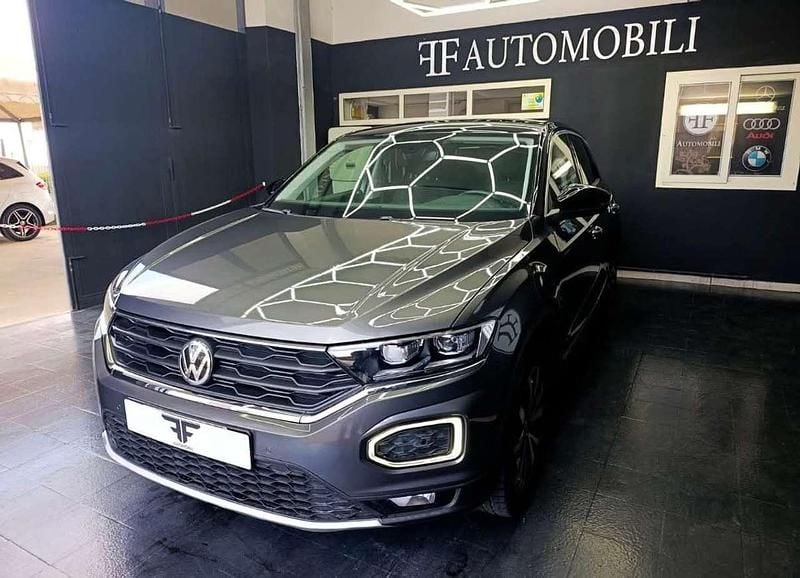 Usata VW T-Roc Style 116 CV (85 kW) 2018 Grigio SUV