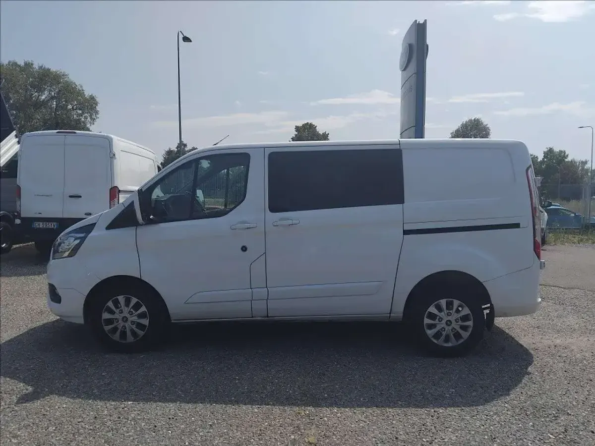 Usata Ford Transit Custom Titanium 170 CV (125 kW) 2022 Bianco pastello Furgone