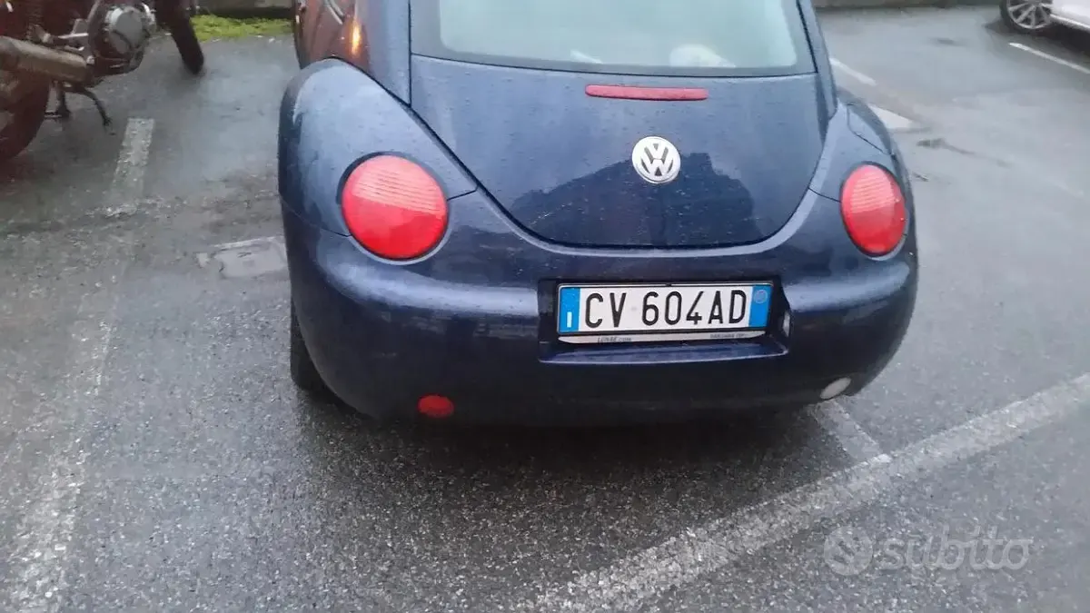 Usata VW New Beetle 101 CV (74 kW) 2005 Blu Utilitaria