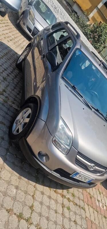 Usata Suzuki Ignis 94 CV (69 kW) 2004 Grigio Utilitaria