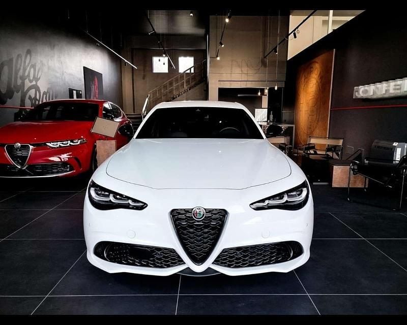 Usata Alfa Romeo Giulia 209 CV (153 kW) 2024 Bianco alfa Berlina