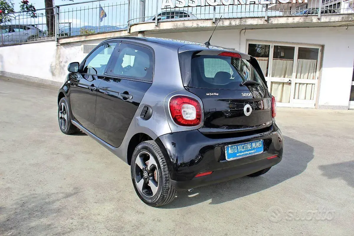Usata Smart ForFour Passion 71 CV (52 kW) 2018 Nero Utilitaria