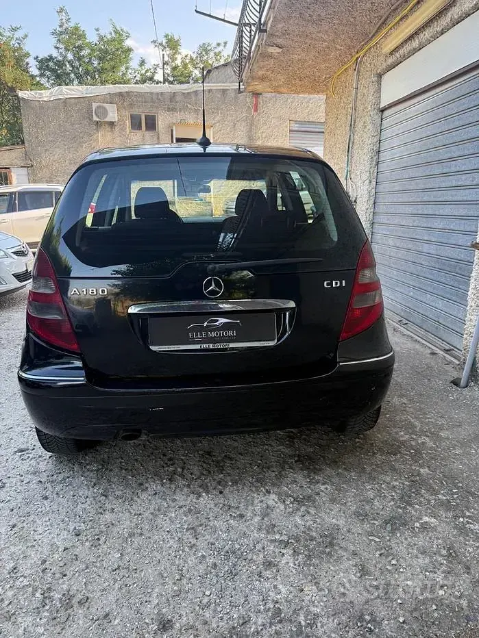 Usata Mercedes A180 Elegance 109 CV (80 kW) 2005 Nero Berlina