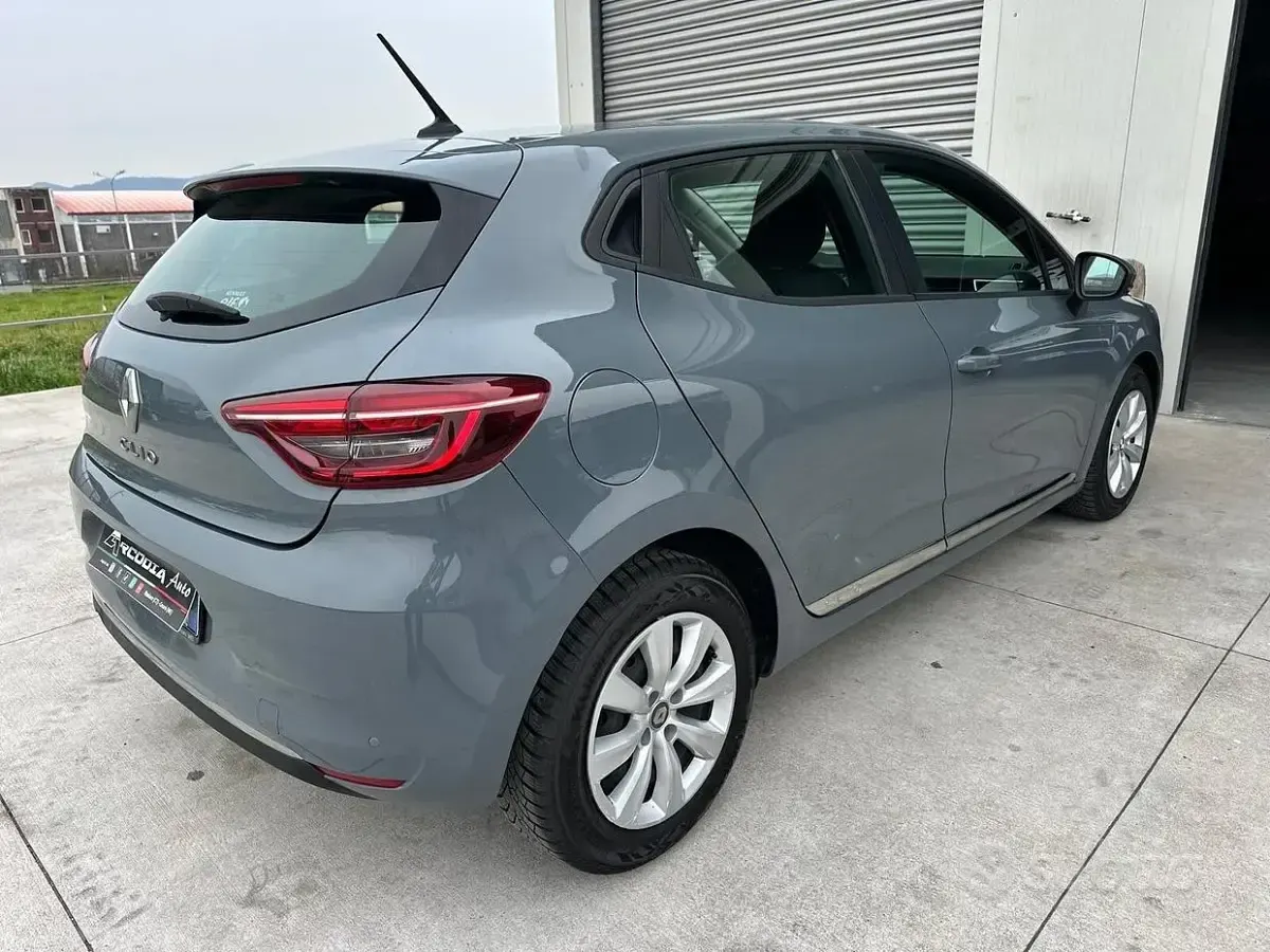 Usata Renault Clio V Intens 101 CV (74 kW) 2020 Grigio Berlina