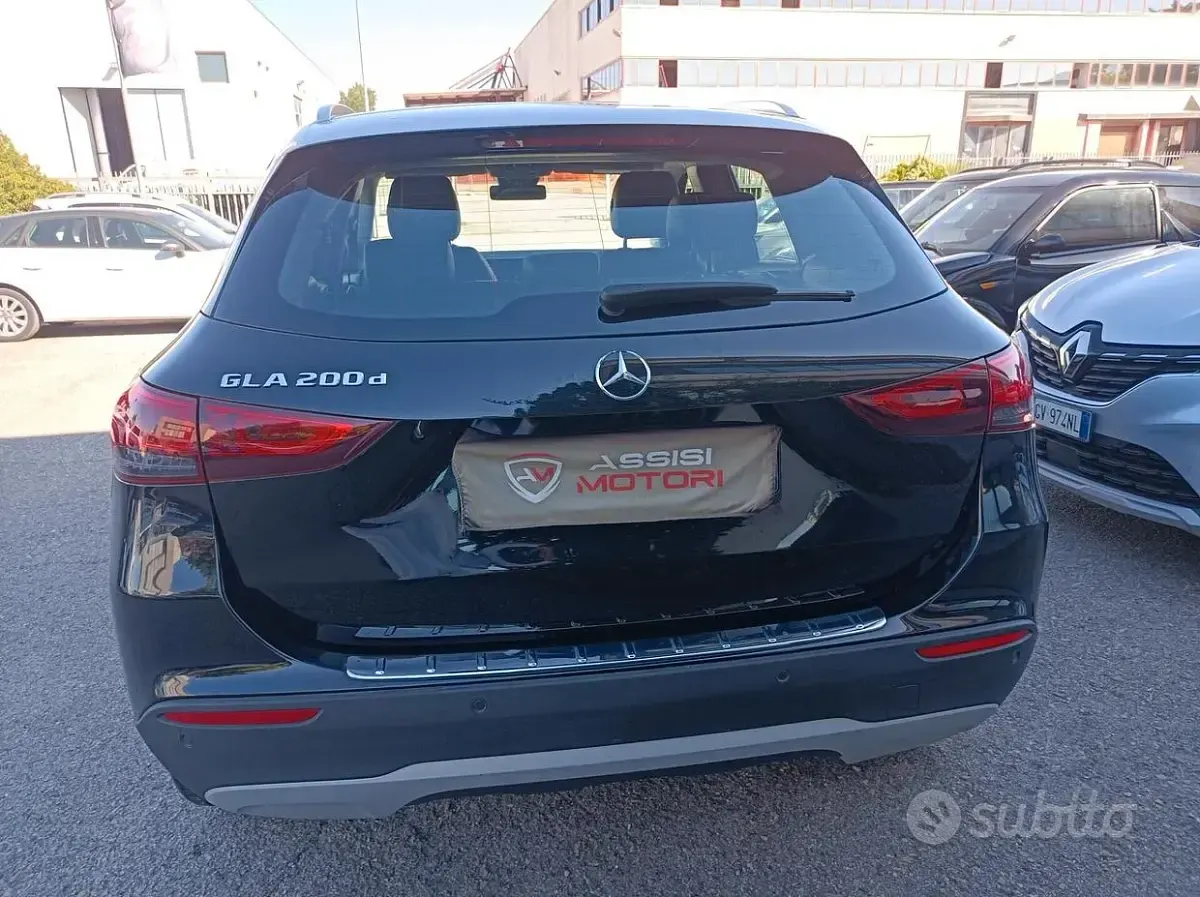 Usata Mercedes GLA200 Business 150 CV (110 kW) 2022 Nero SUV