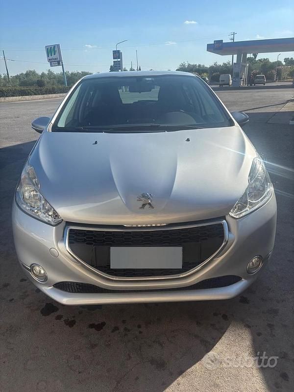Usata Peugeot 208 68 CV (50 kW) 2015 Utilitaria