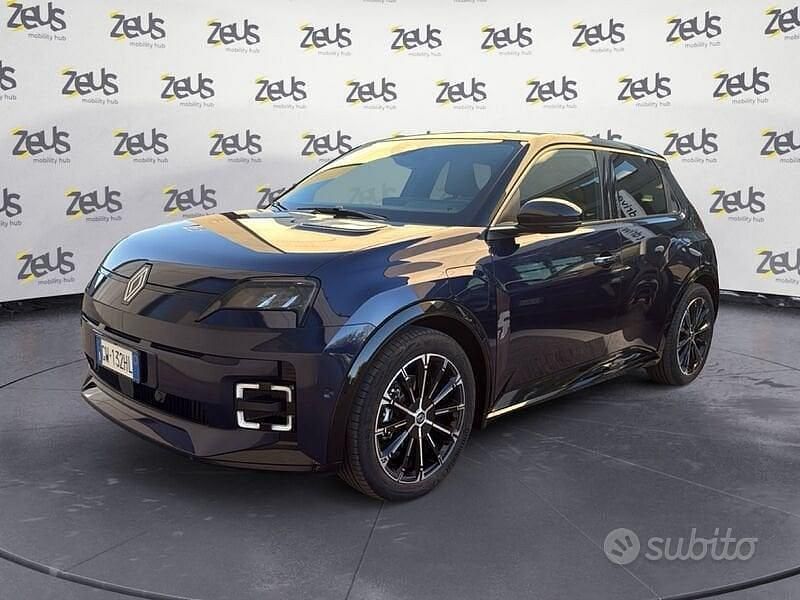 Usata Renault 5 E-Tech Komfort 110 kW (150 CV) 2024 Blu Berlina