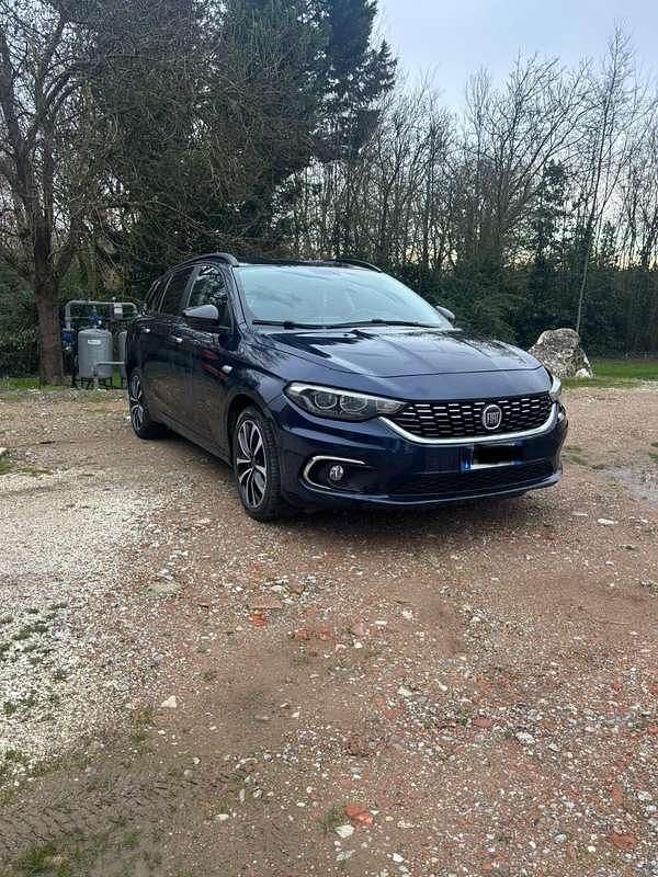 Usata Fiat Tipo Lounge 120 CV (88 kW) 2017 Blu/azzurro Station wagon