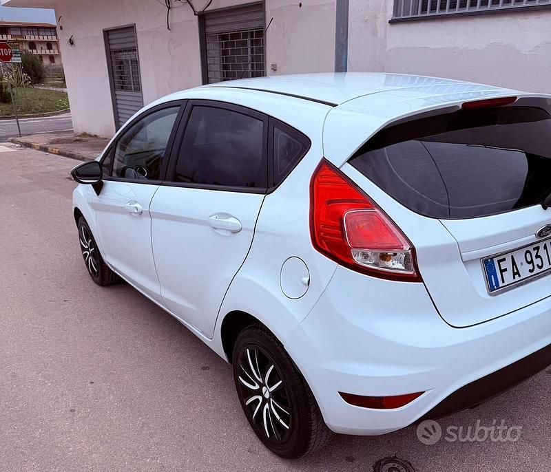 Usata Ford Fiesta Sport 92 CV (67 kW) 2015 Bianco Berlina