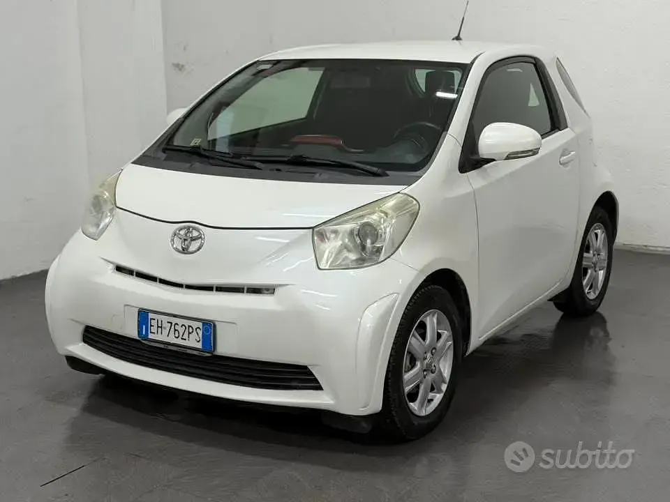 Usata Toyota iQ 68 CV (50 kW) 2011 Bianco Utilitaria