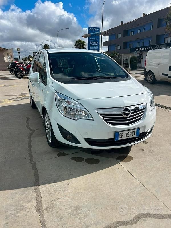 Usata Opel Meriva 2011 Bianco Monovolume