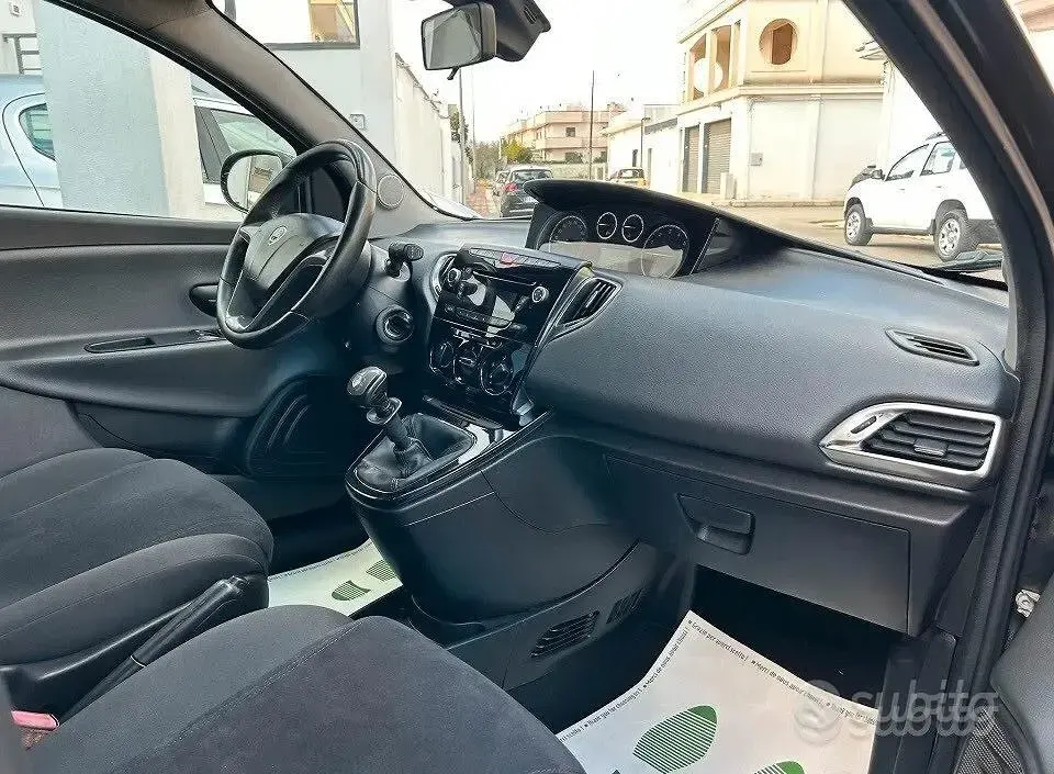 Usata Lancia Ypsilon 69 CV (50 kW) 2013 Nero Utilitaria