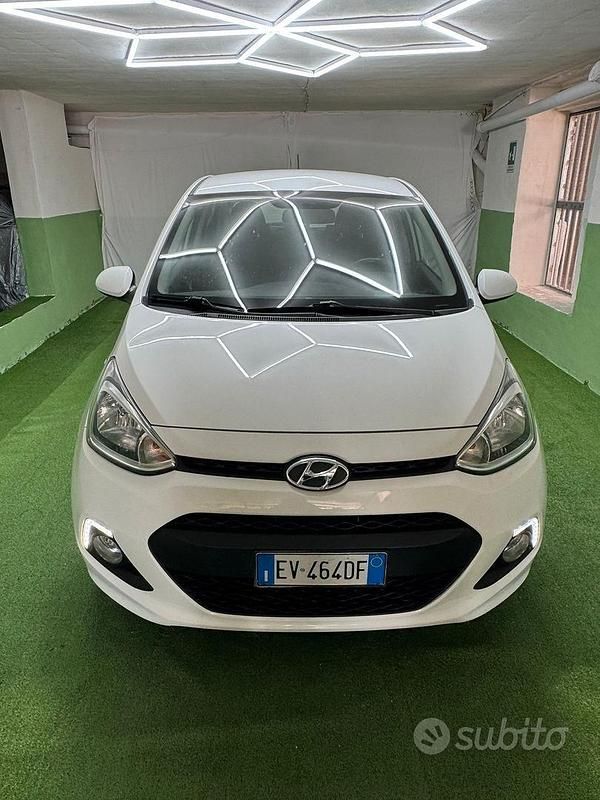 Usata Hyundai i10 67 CV (49 kW) 2015 Bianco Utilitaria