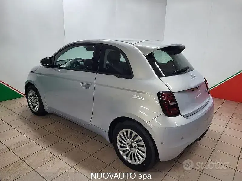 Nuova Fiat 500e Tech 86 kW (118 CV) 2026 Blu Berlina