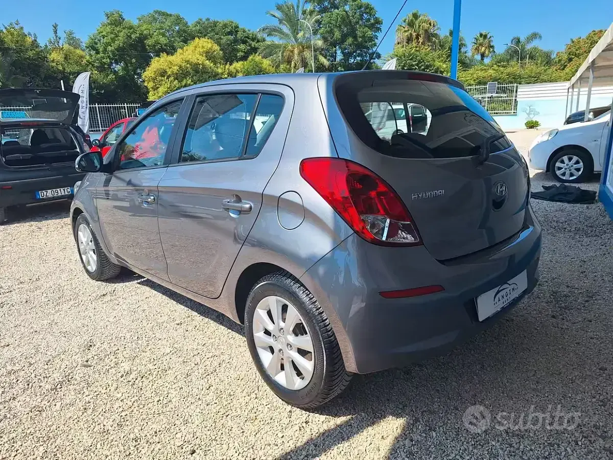Usata Hyundai i20 Edition 85 CV (62 kW) 2013 Grigio Utilitaria