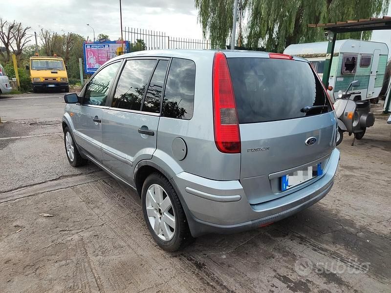 Usata Ford Fusion 100 CV (73 kW) 2005 Grigio Utilitaria