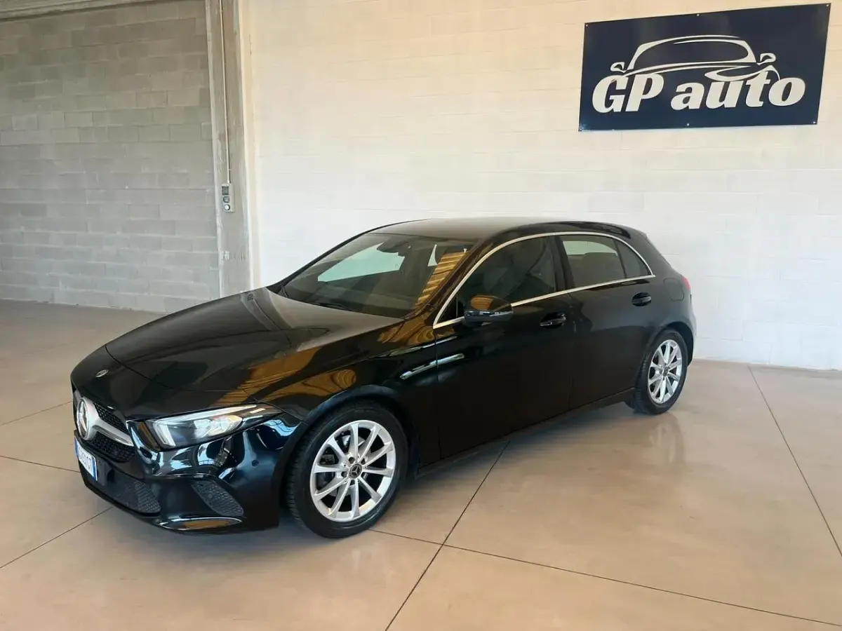 Usata Mercedes A180 116 CV (85 kW) 2020 Nero Berlina