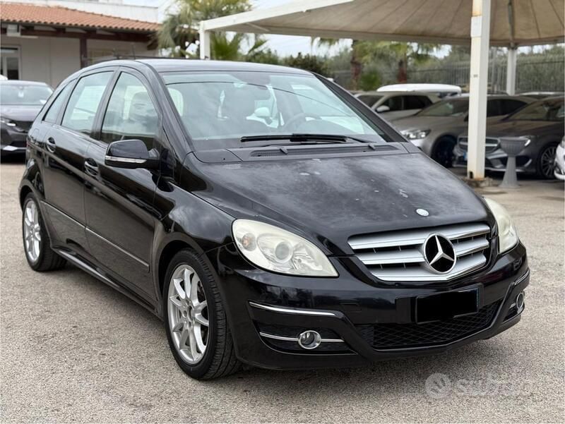 Nero metallizzato Usata 2009 Mercedes B180 Monovolume | 1500 € (Super prezzo) - Immagine 1/4
