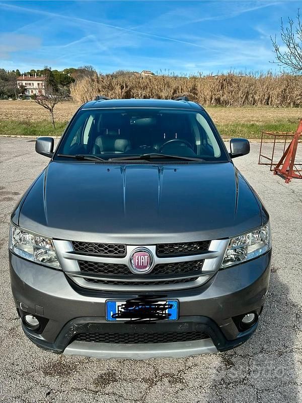 Grigio Usata 2011 Fiat Freemont SUV | 8000 € (Molto cara) - Immagine 1/4