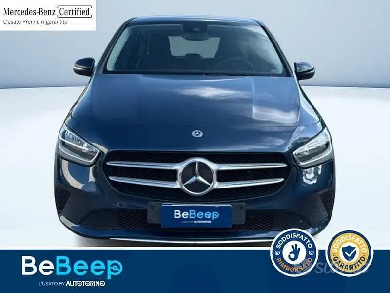 Usata Mercedes B180 116 CV (85 kW) 2021 Blu metallizzato Utilitaria
